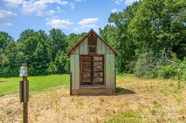 Building Photo - 1164 Bradford Mountain Rd