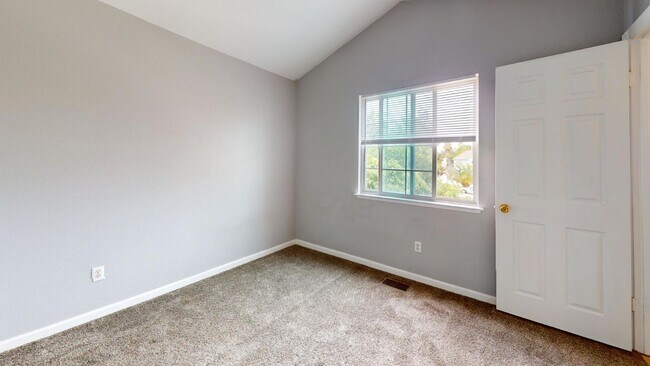 Building Photo - GREAT NEIGHBORHOOD...CENTRAL BRENTWOOD LOC...