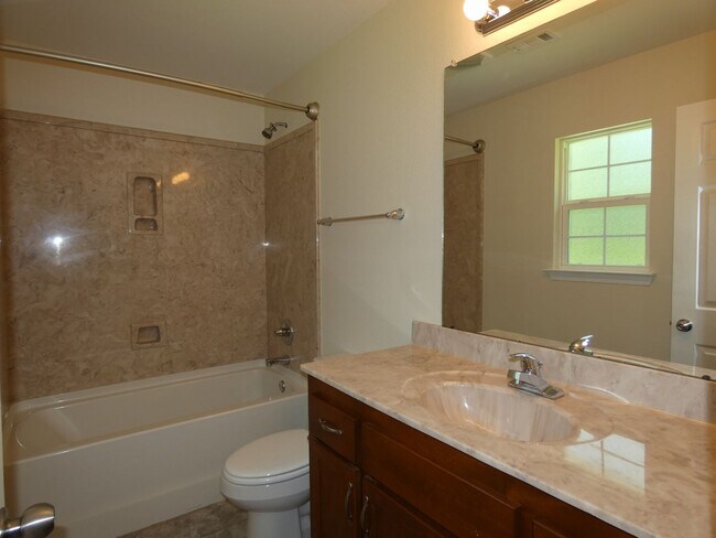 Building Photo - Charming 3-Bedroom Home - Spacious Layout