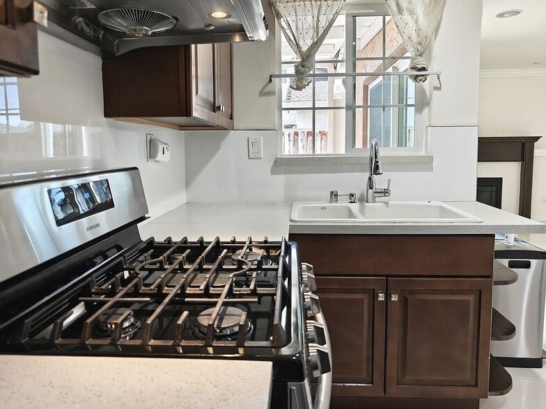 Building Photo - 2086 Fairway Glen Dr