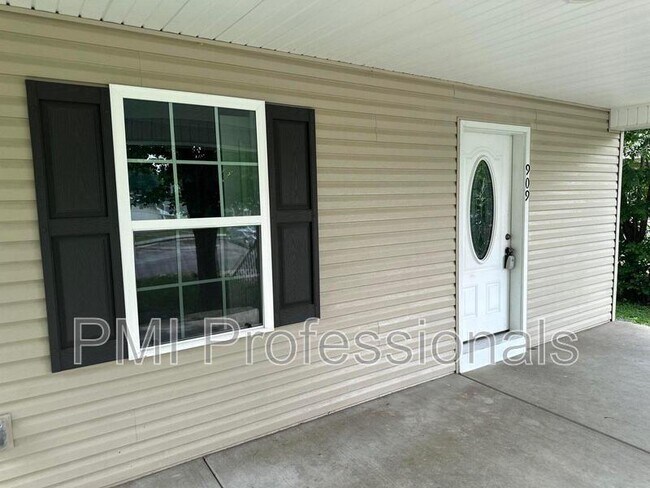 Building Photo - 909 E Grizzard St