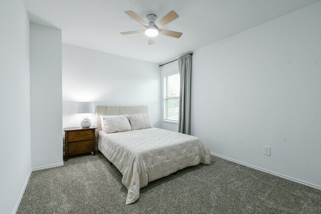 Building Photo - 22430 Forest Gorge Ln
