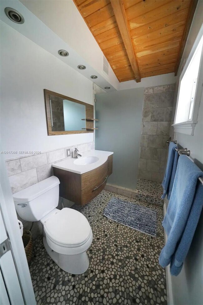 Building Photo - 2518 Gulfstream Ln
