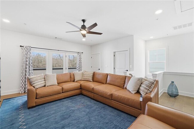 Building Photo - 2042 Juliette Ave