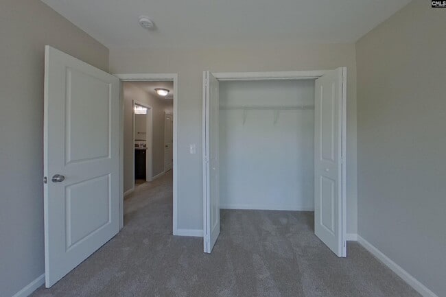 Building Photo - 423 Lanyard Ln