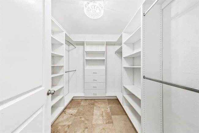 Building Photo - 61 Isle of Venice Dr