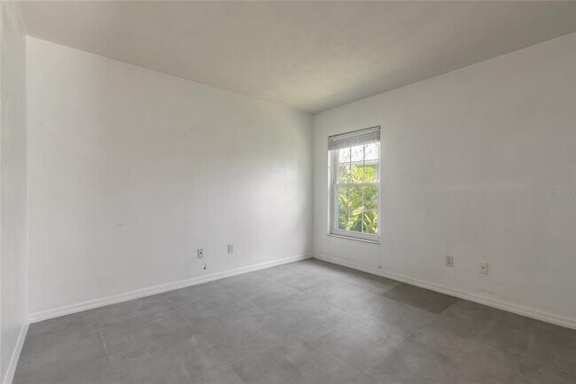 Building Photo - 1694 Town Park Dr