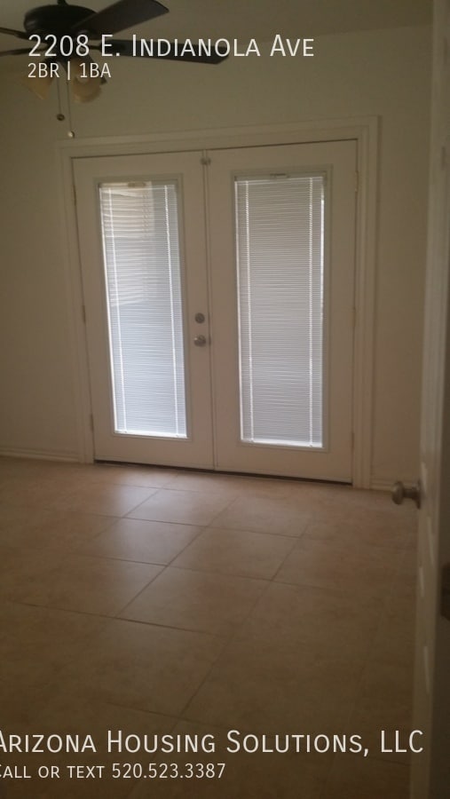 Building Photo - 2208 E Indianola Ave