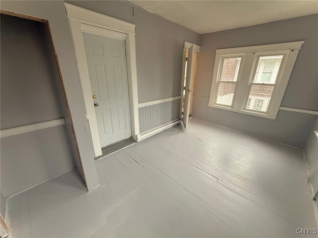 Building Photo - 367 Furman St