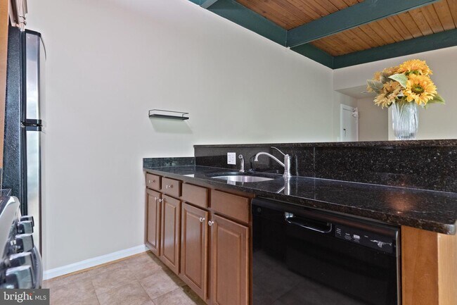 Building Photo - 4381 Americana Dr