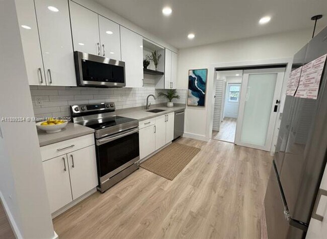 Building Photo - 2772 SW 25th St