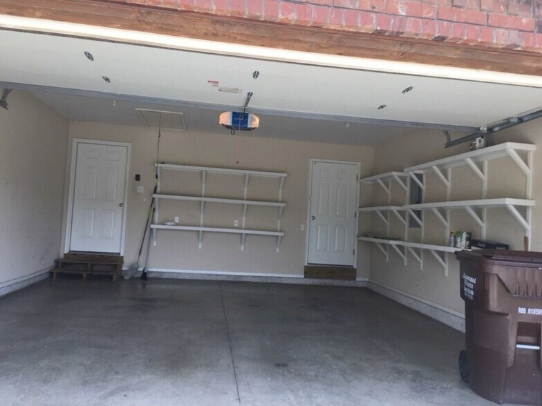 Building Photo - 3841 W Rockwood St