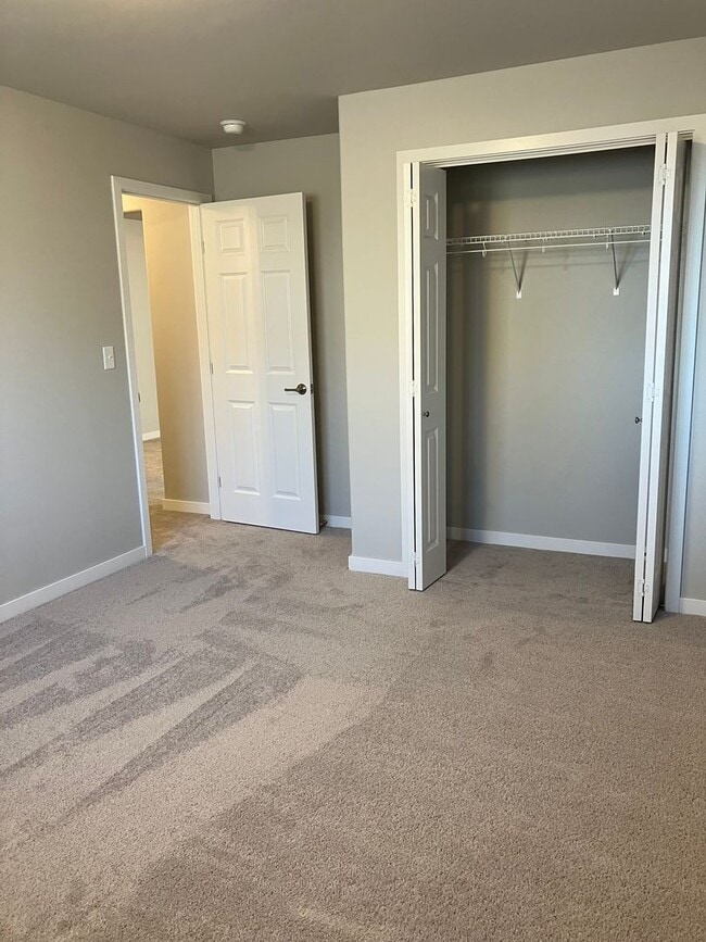 Building Photo - 4 Bed 3 Bath Single Family Home