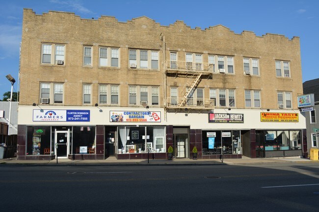 Building Exterior - 382 Bloomfield Ave