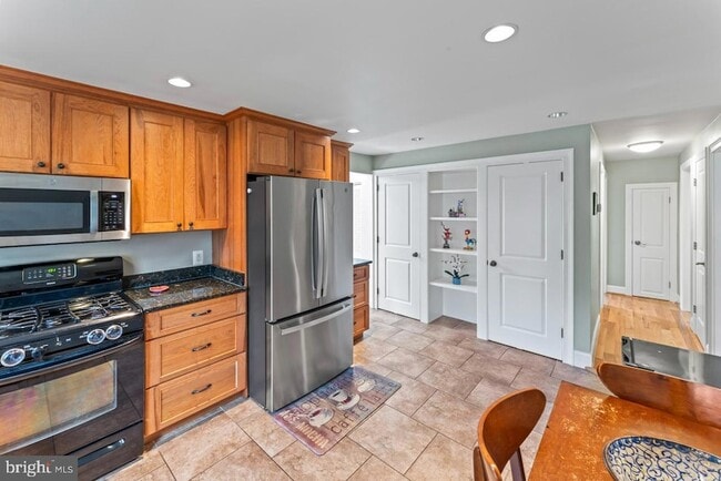 Building Photo - 7312 Poplar Ct