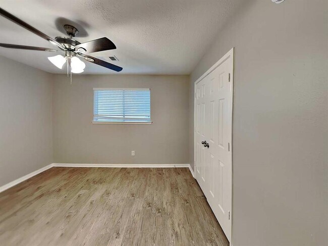 Building Photo - 18115 Water Mill Dr