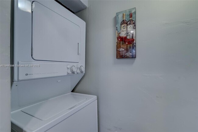 Building Photo - 1637 Cleveland St