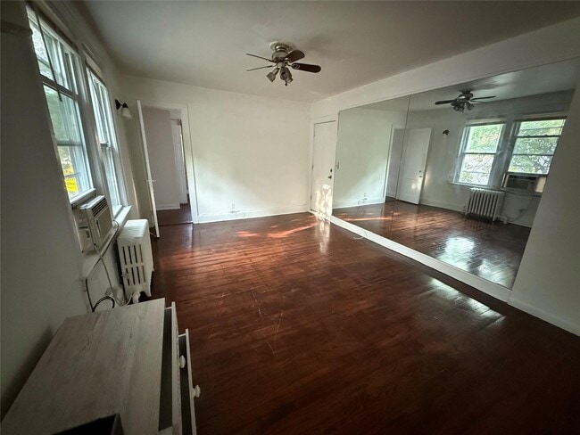 Building Photo - 364 Ashford Ave