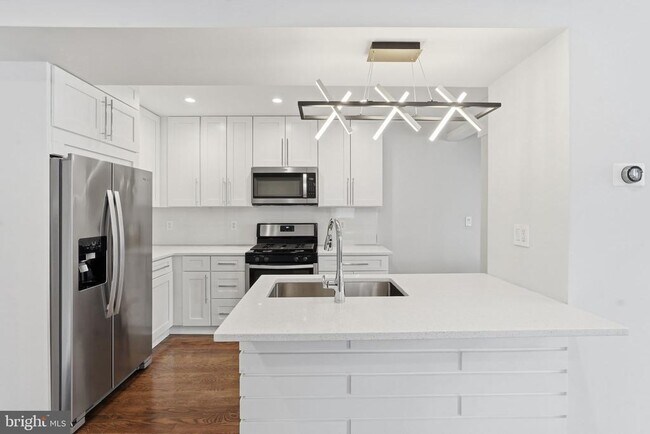 Building Photo - 1204 Trenton Pl SE