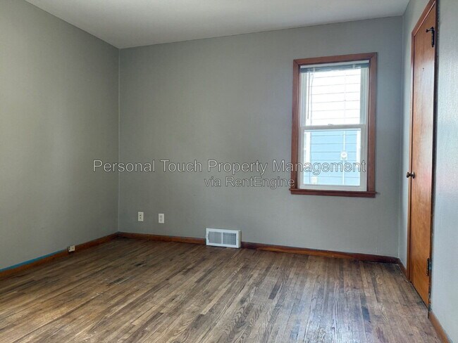 Building Photo - 413 22nd St S