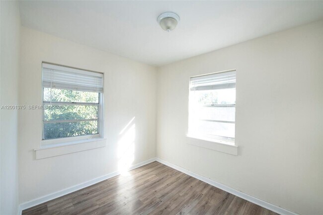 Building Photo - 12247 NE 9th Ave