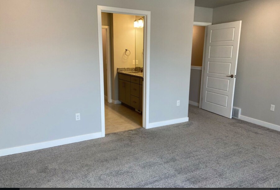 Building Photo - 4277 W Dixon Way