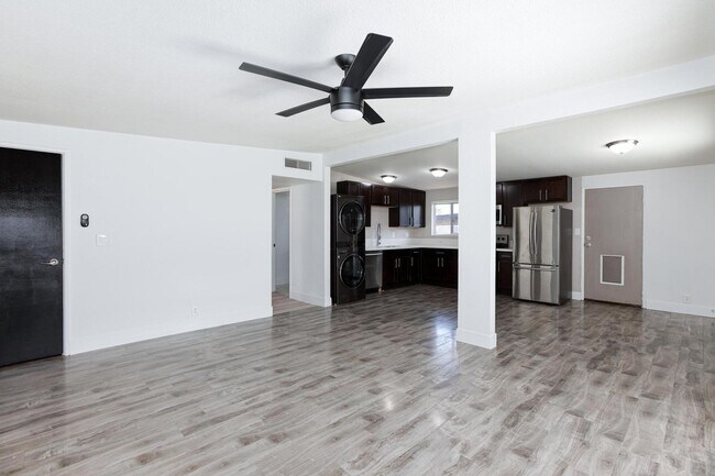 Building Photo - Stylish 4-Bedroom Single-Story Home with M...