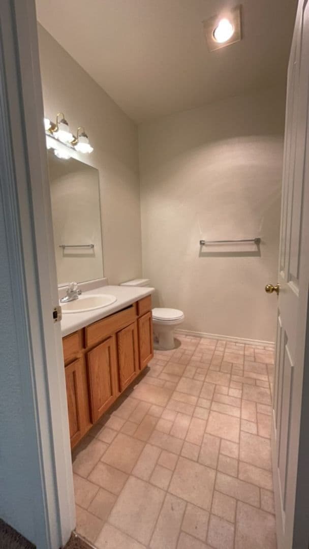 Building Photo - 3 Bedroom 2 Bath Downstairs Apartment