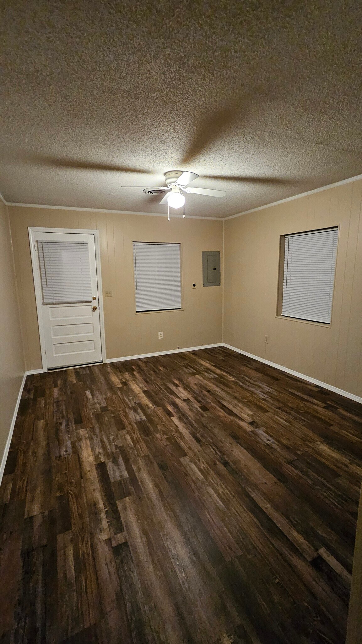 Building Photo - 134 Bates St NE