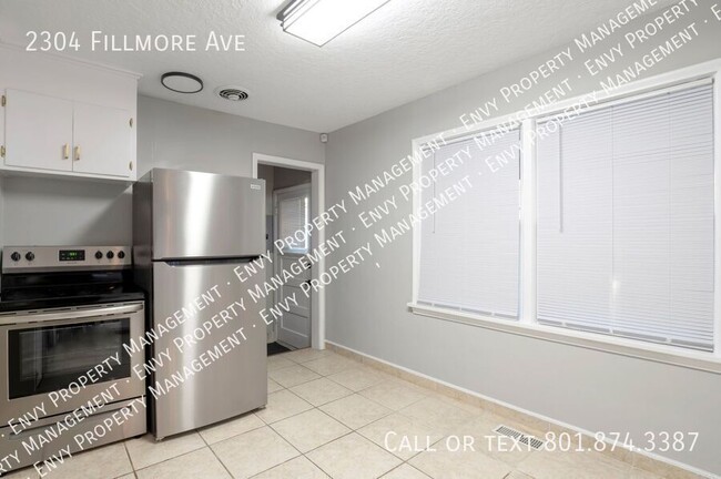 Building Photo - Spacious 4-Bed, 2 Bath Pet-Friendly Home w...