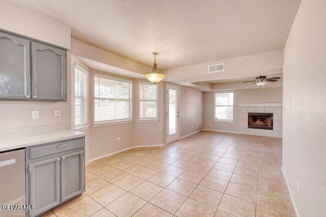 Building Photo - 12209 Chato Villa Dr