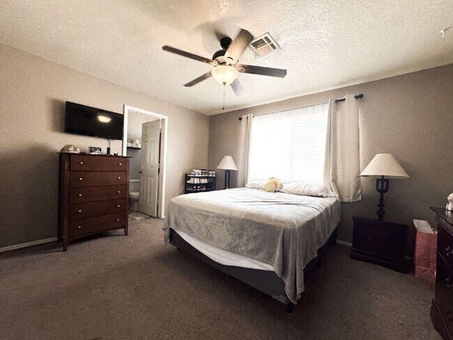 Building Photo - “Spacious 4-Bedroom, 2-Bath Home with Solar Panels in Yuma”