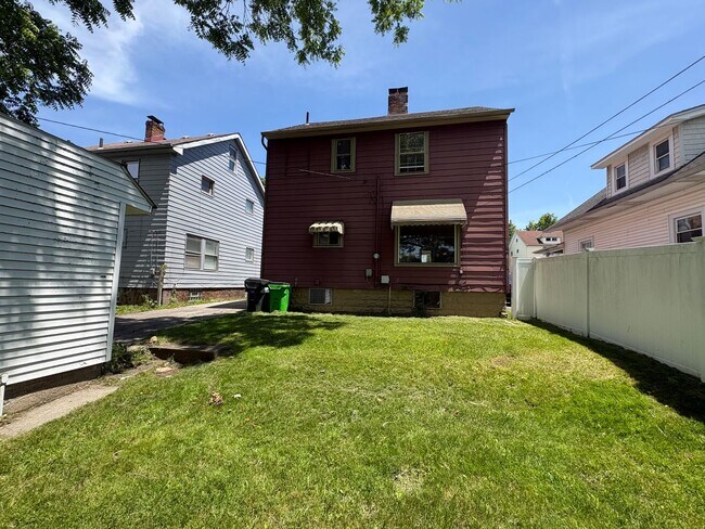Building Photo - 4960 E 84th St