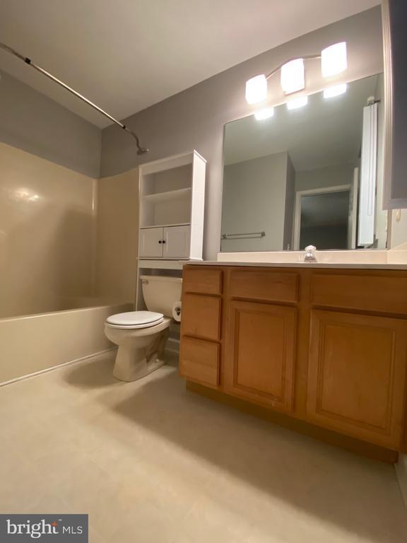 Building Photo - 702 Cloverfields Dr