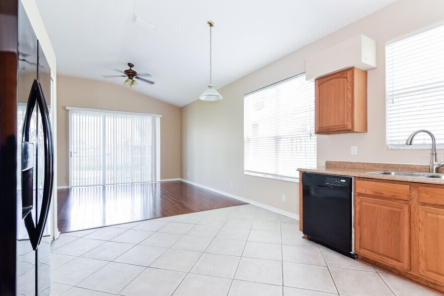 Building Photo - 1518 Wakefield Dr