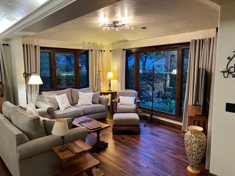 Building Photo - 2034 Gillespie St