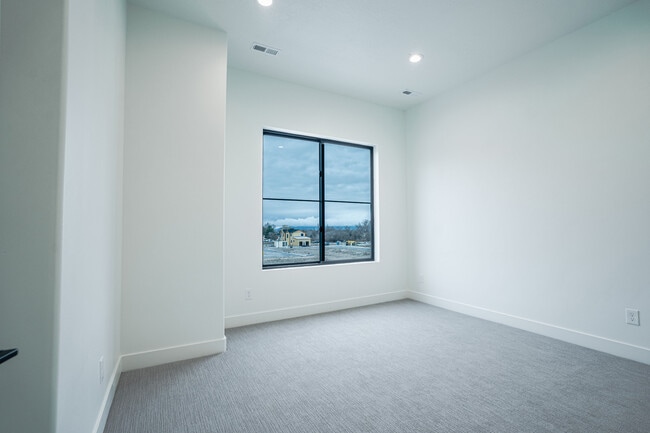 Building Photo - 5342 W Dosh Ln