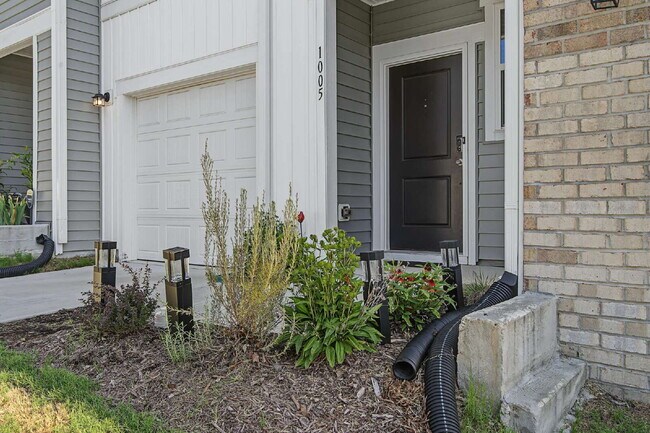Building Photo - Furnished 3-Bed Townhouse in Durham