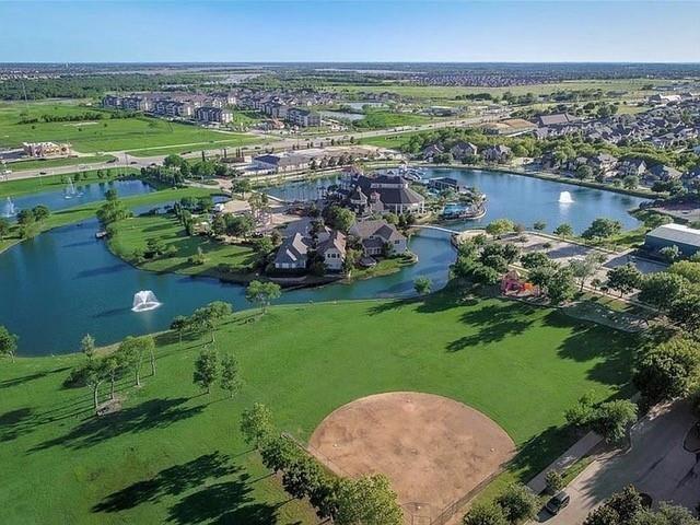 Building Photo - 1400 Chestnut Dr