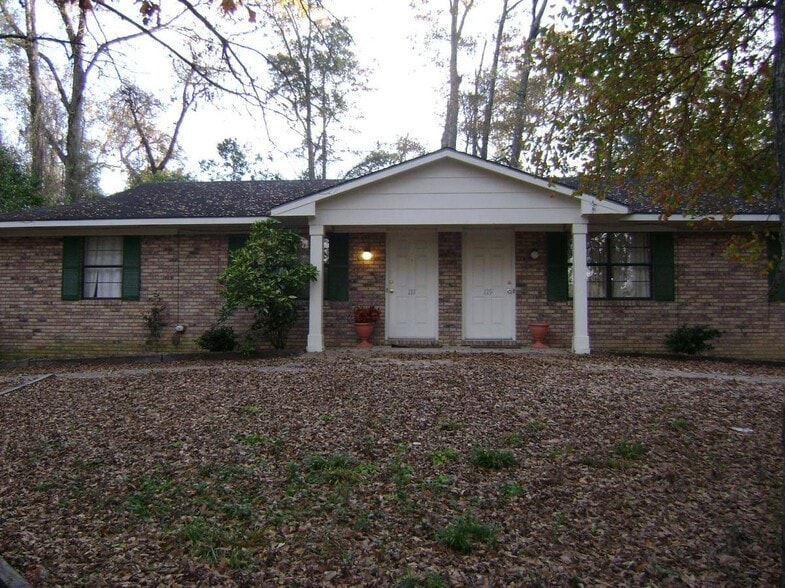Primary Photo - 117 /119 Cecil Ln