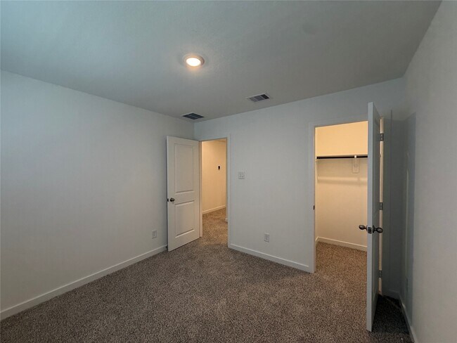 Building Photo - 2619 McHenry Lndg Ln