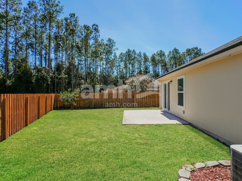 Building Photo - 224 E New England Dr