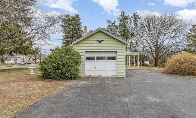 Building Photo - 536 Lansvale St