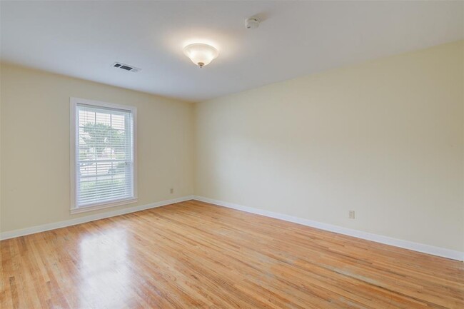 Building Photo - 8807 McAvoy Dr