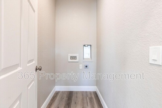 Building Photo - 5534 Fairlane Dr