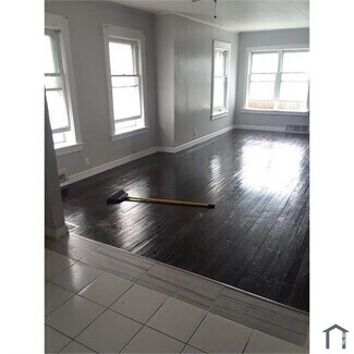 Building Photo - 133 Phyllis Ave