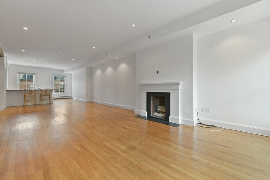 Building Photo - 71 Rutland St