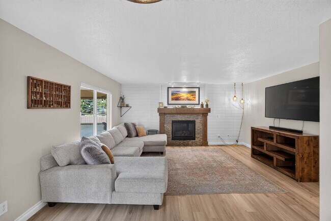 Building Photo - Spacious 4 Bed, 3 Bath Home in the Heart Of Parker, Colorado!