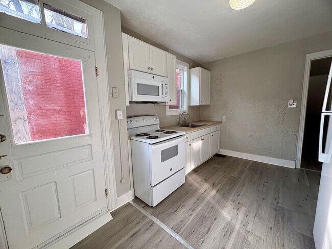 Building Photo - 22 E Jackson St