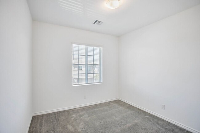 Building Photo - 3 Bed Townhome At Las Vegas Blv and St. Rose Pkwy